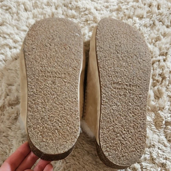 Jenni Kayne Tan Suede Mules with White Fur Trim - Picture 4 of 6